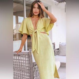 Lulus light green tie front midi dress